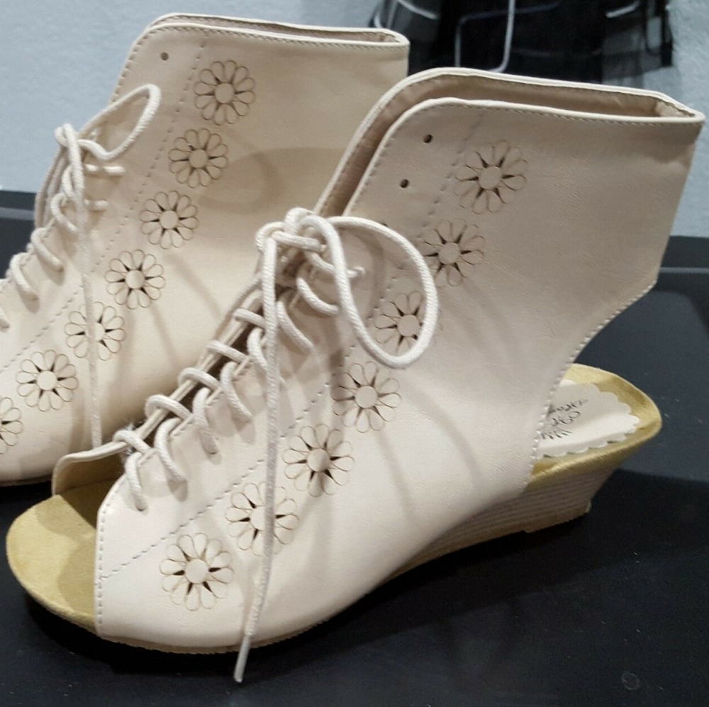 Moda Beige lace up open toe & heel sandal bootie